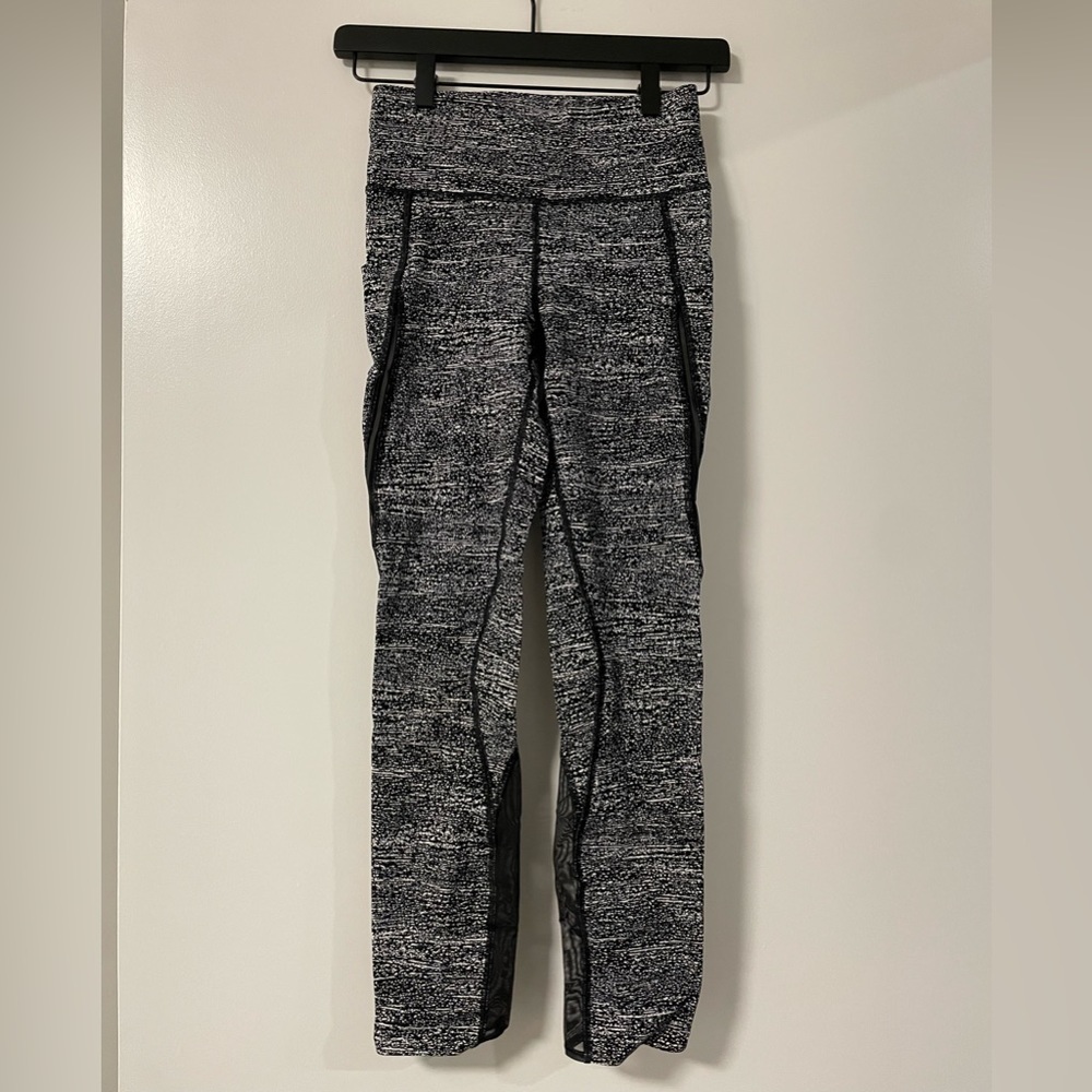 Women’s Lululemon high rise Mesh leggings(4) (Black/White)